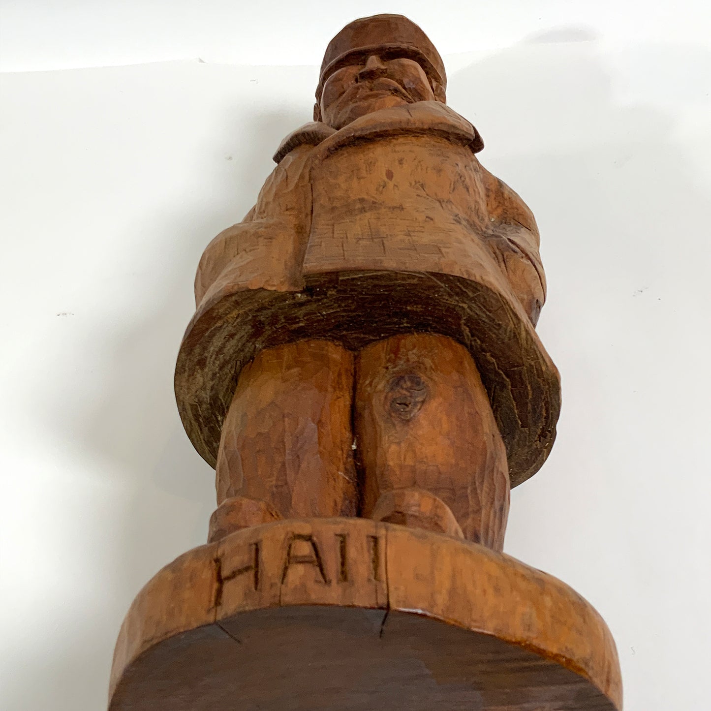 Carving Of Sea Captain "Hall" - Lannan Gallery