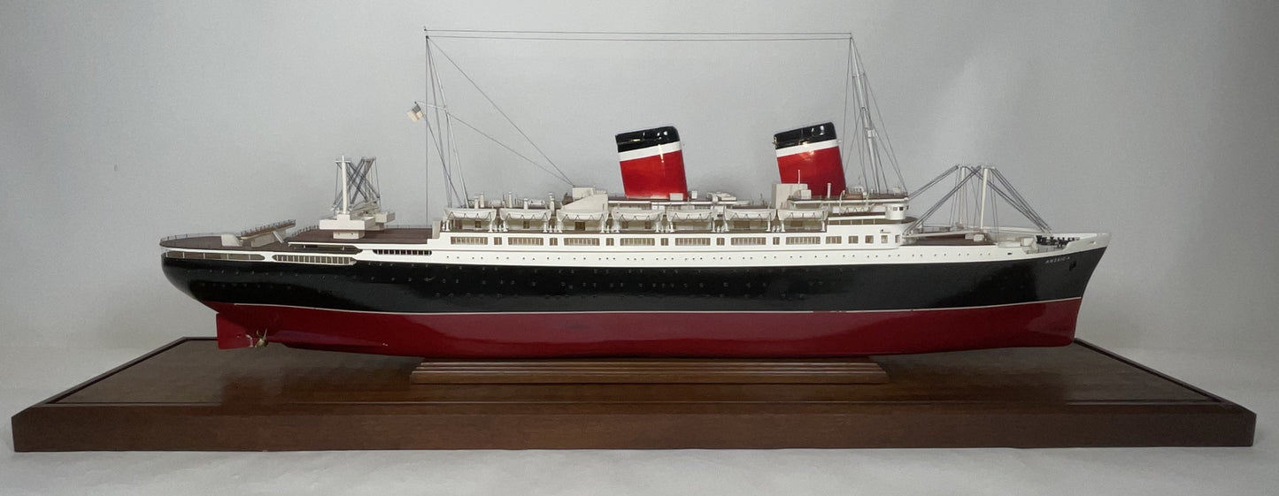 Ocean Liner America Model in Case