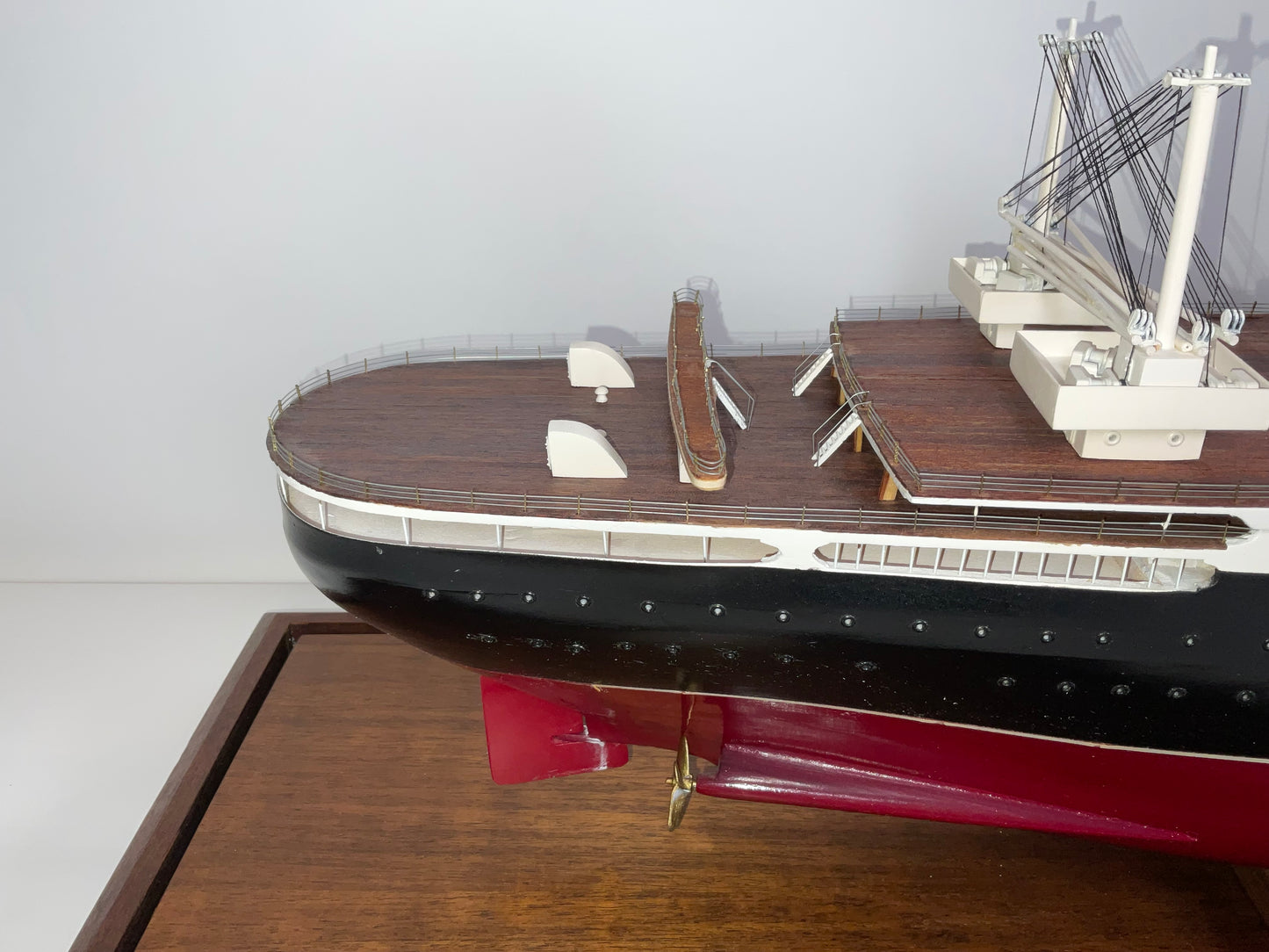 Ocean Liner America Model in Case