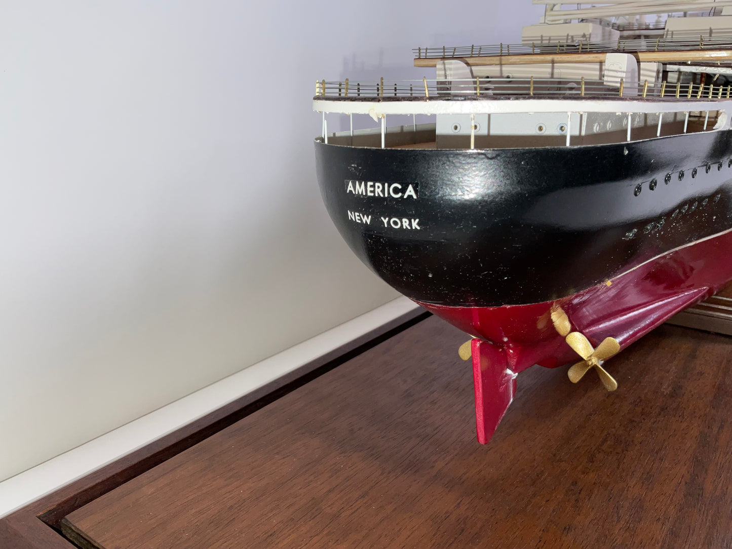 Ocean Liner America Model in Case