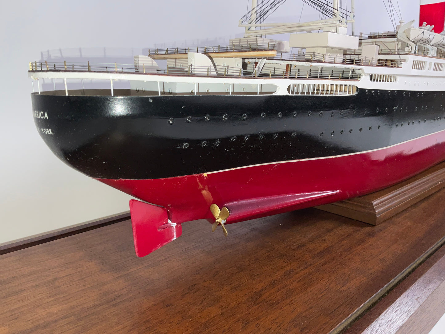 Ocean Liner America Model in Case