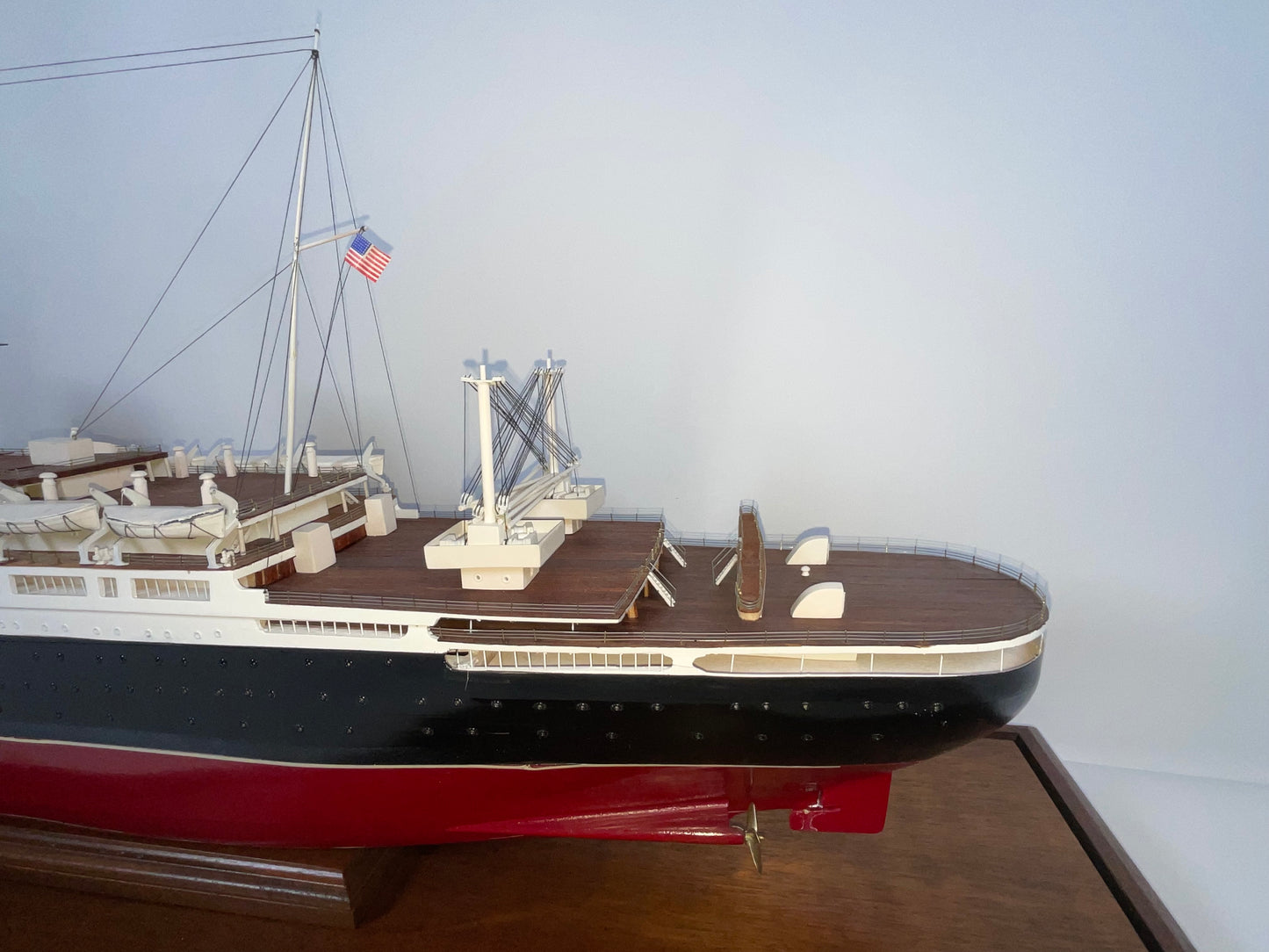 Ocean Liner America Model in Case