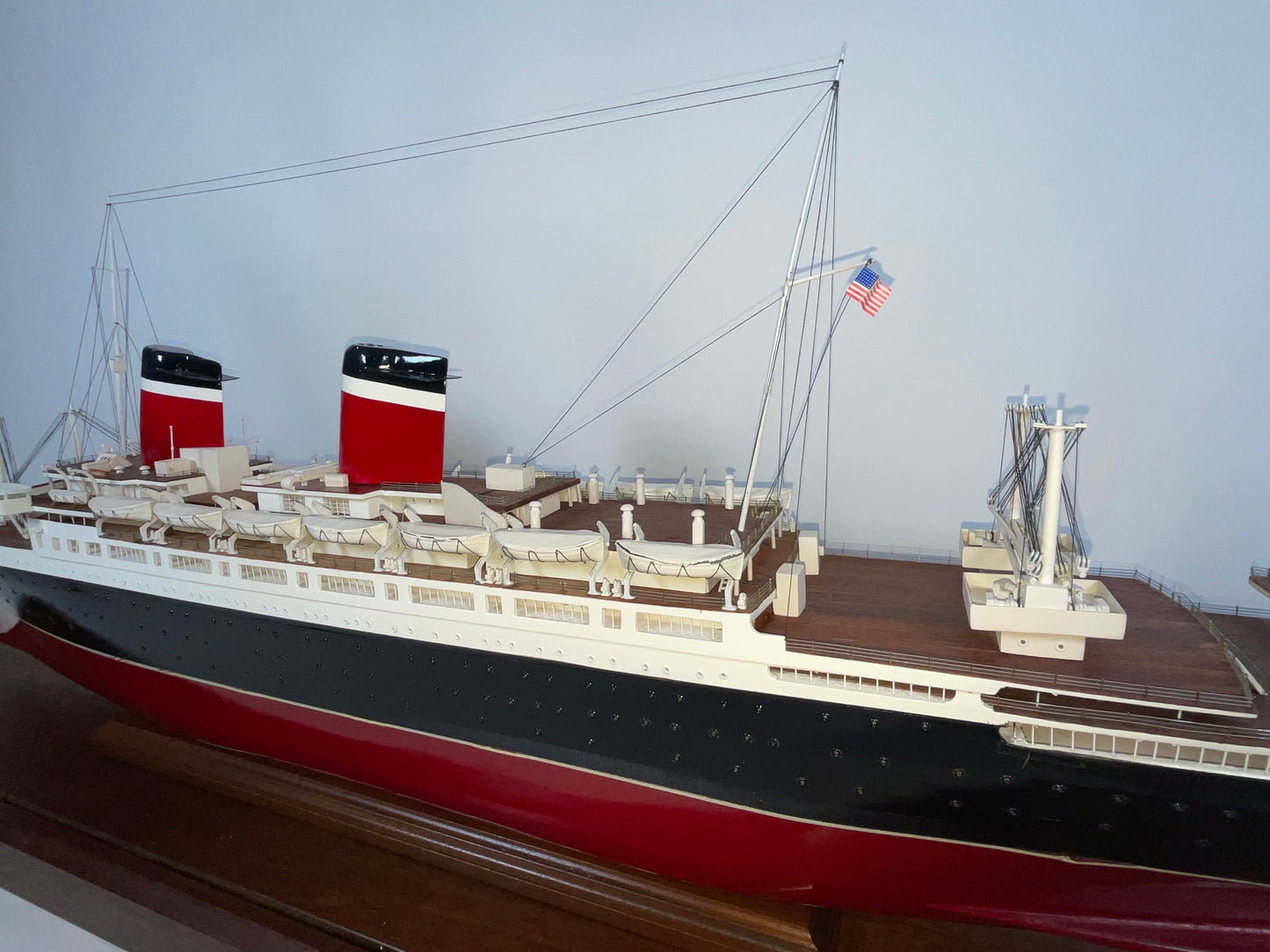 Ocean Liner America Model in Case