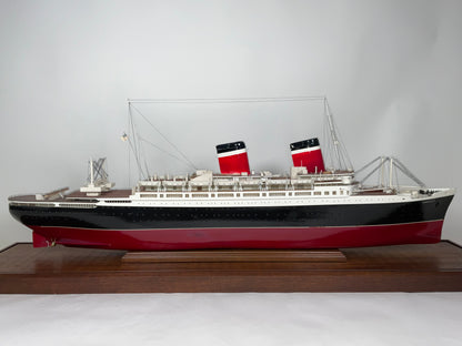 Ocean Liner America Model in Case