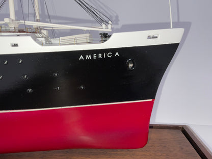 Ocean Liner America Model in Case