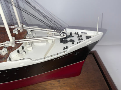 Ocean Liner America Model in Case