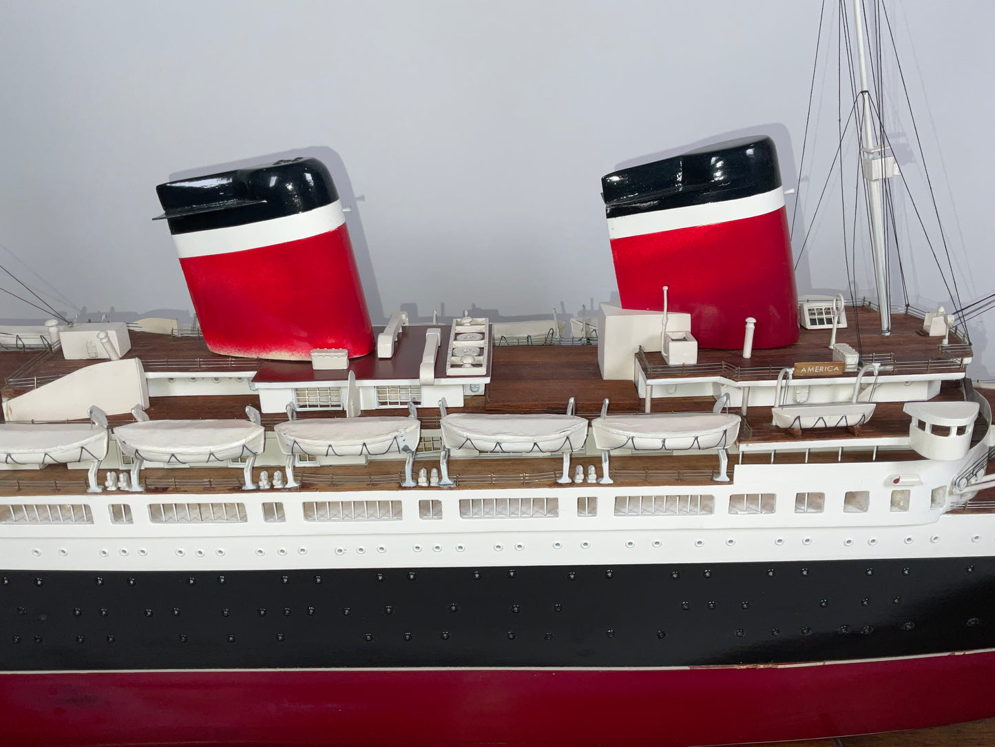 Ocean Liner America Model in Case