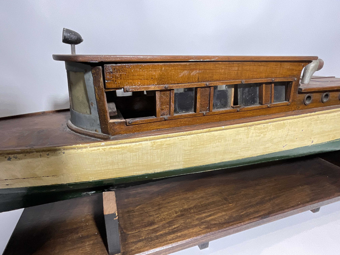 Antique Cabin Cruiser Model with Long Cabin