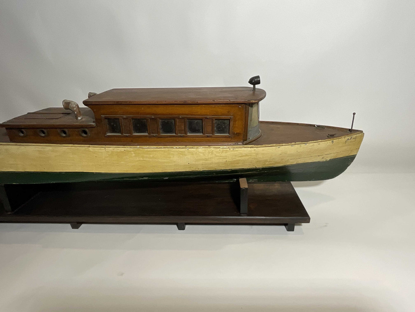 Antique Cabin Cruiser Model with Long Cabin