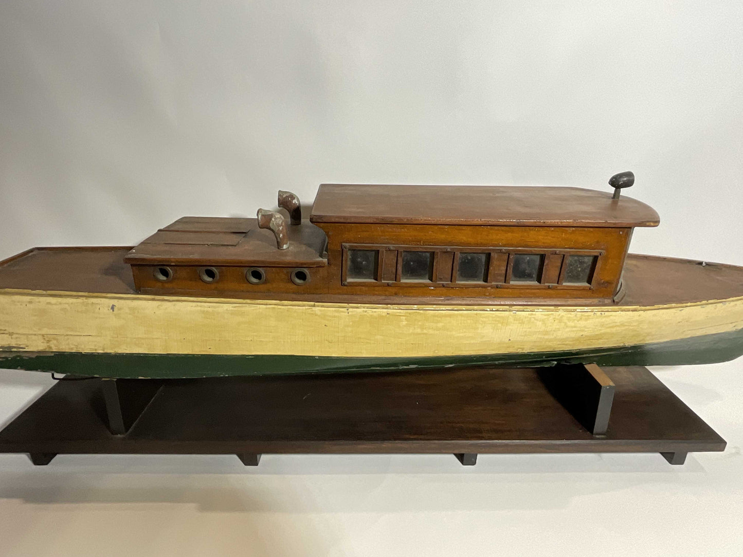 Antique Cabin Cruiser Model with Long Cabin