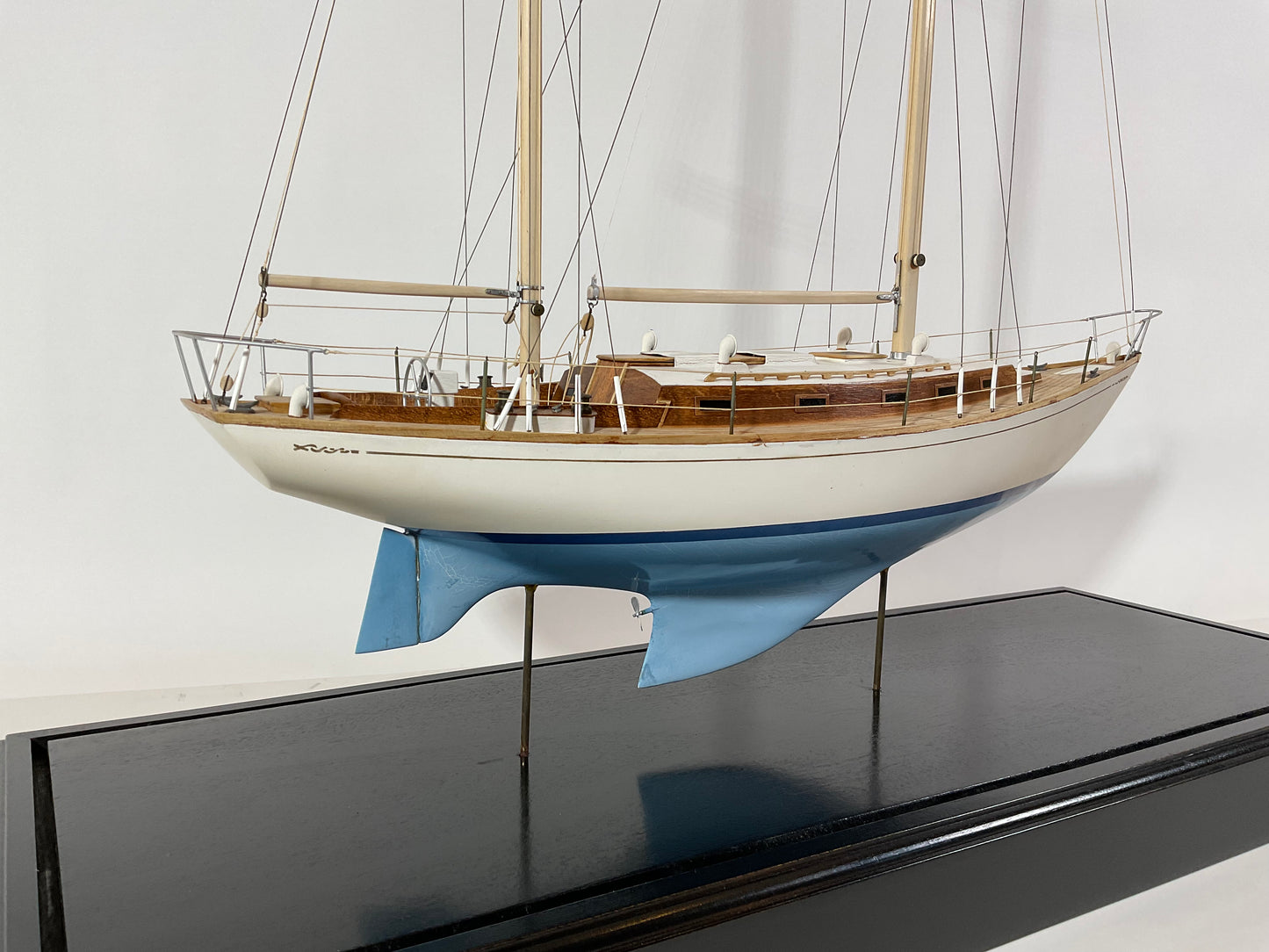 Cased Model Of A Cheoy Lee Offshore 47 Ketch - Lannan Gallery
