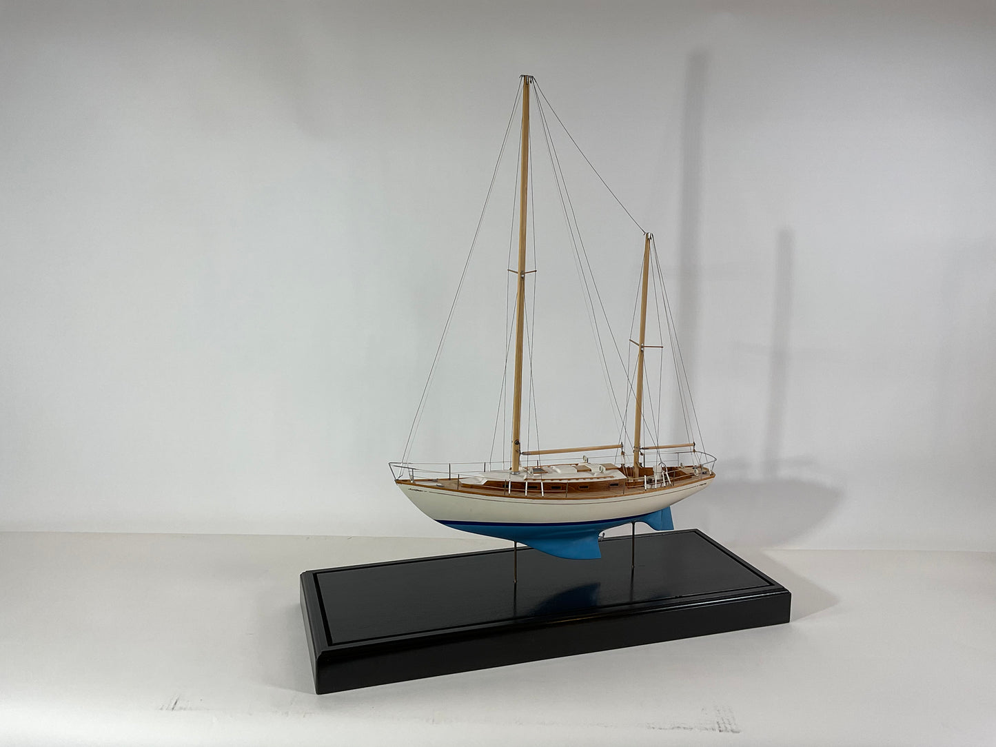 Cased Model Of A Cheoy Lee Offshore 47 Ketch - Lannan Gallery