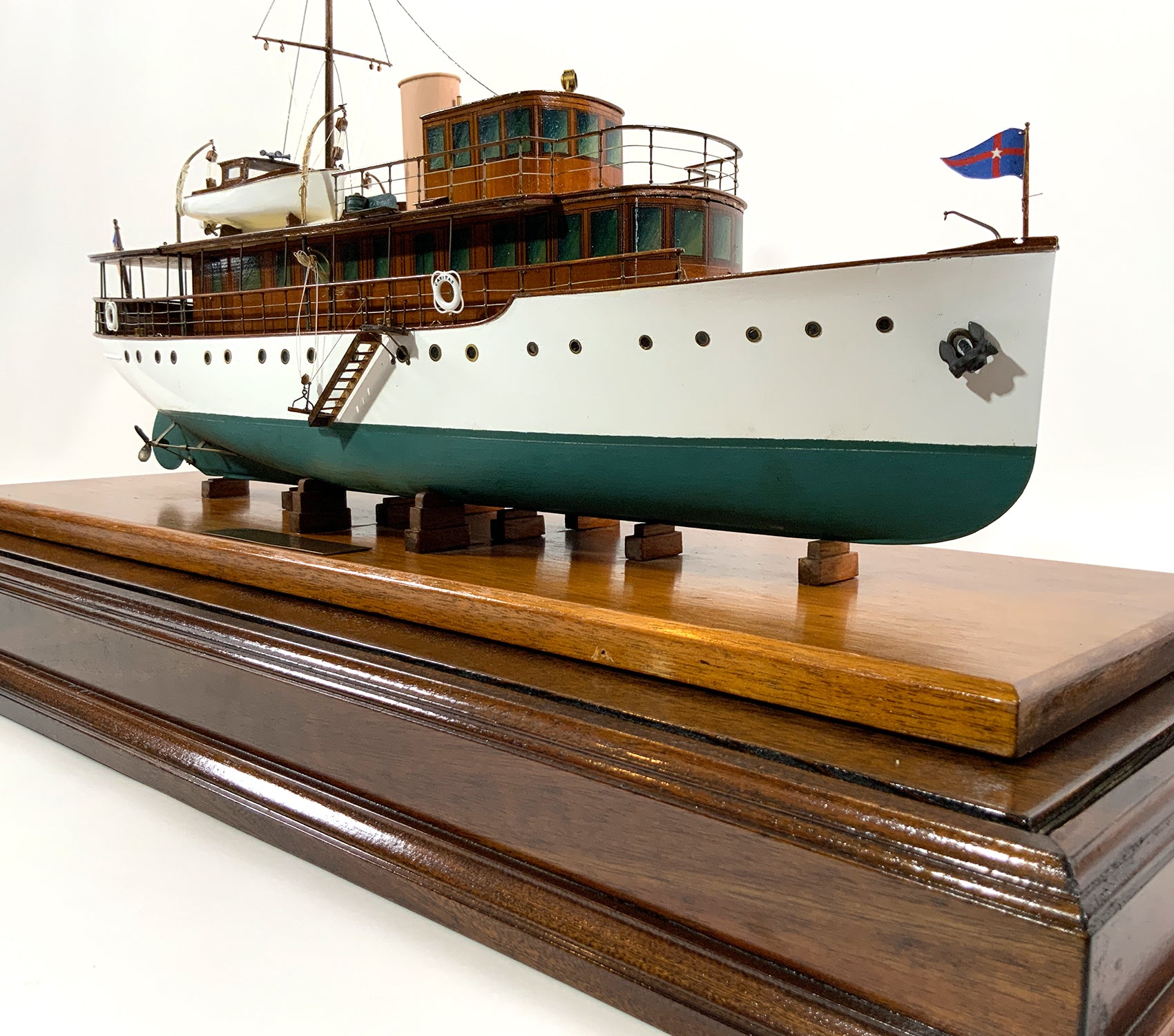 Period Builders Model Of The Private Yacht "Caritas" - Lannan Gallery